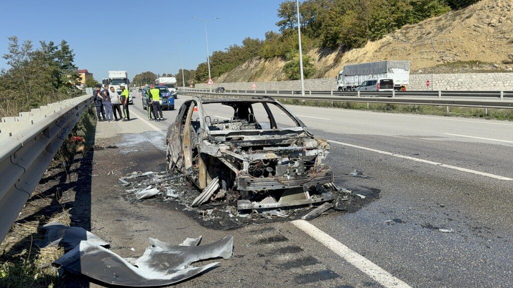 SAMSUN HABER Samsun’da seyir halindeki otomobil alev alev yandı!  