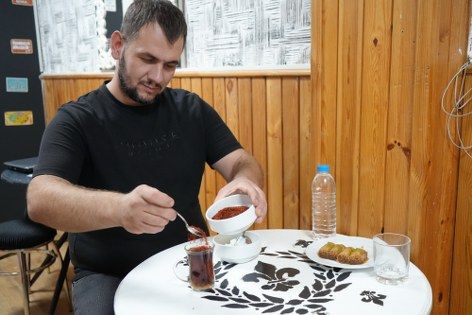 samsun haber: Tatlıya da çaya da pul biber! Samsun’da gören şaşkına dönüyor
