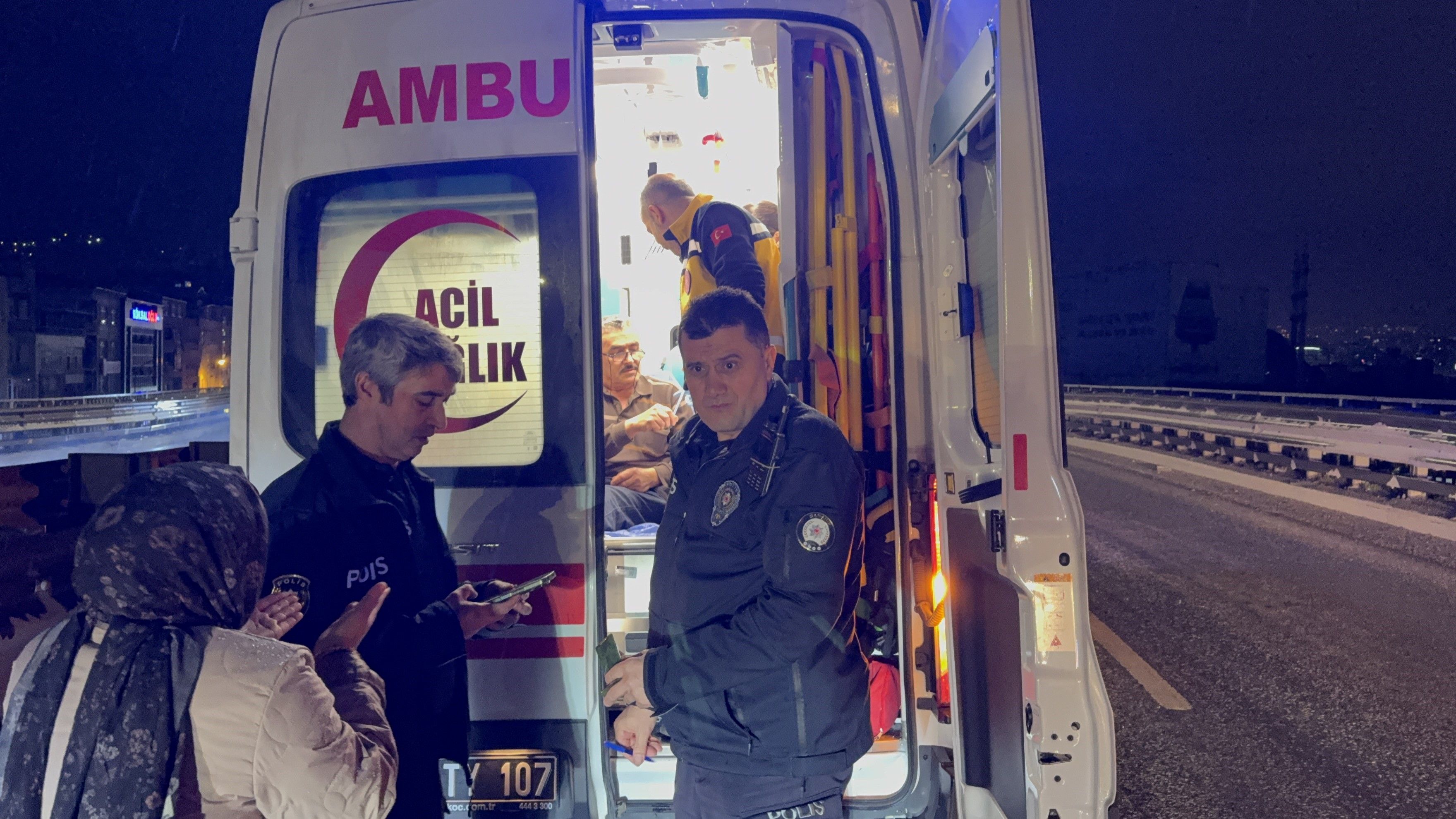 Samsun haber: Samsun’da düğün yolunda kaza! Yağışta kayıp bariyere çarptı