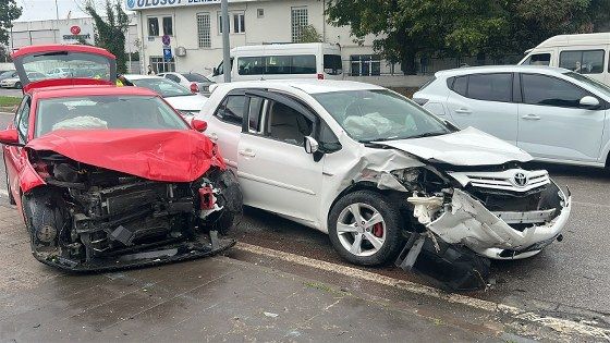 samsun haber: Samsun’da iki otomobil kafa kafaya çarpıştı: 1’i ağır 2 yaralı