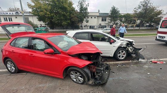 samsun haber: Samsun’da iki otomobil kafa kafaya çarpıştı: 1’i ağır 2 yaralı