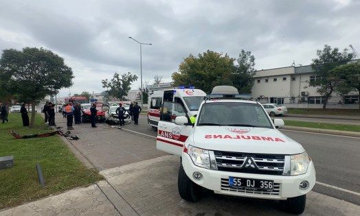 samsun haber: Samsun’da iki otomobil kafa kafaya çarpıştı: 1’i ağır 2 yaralı