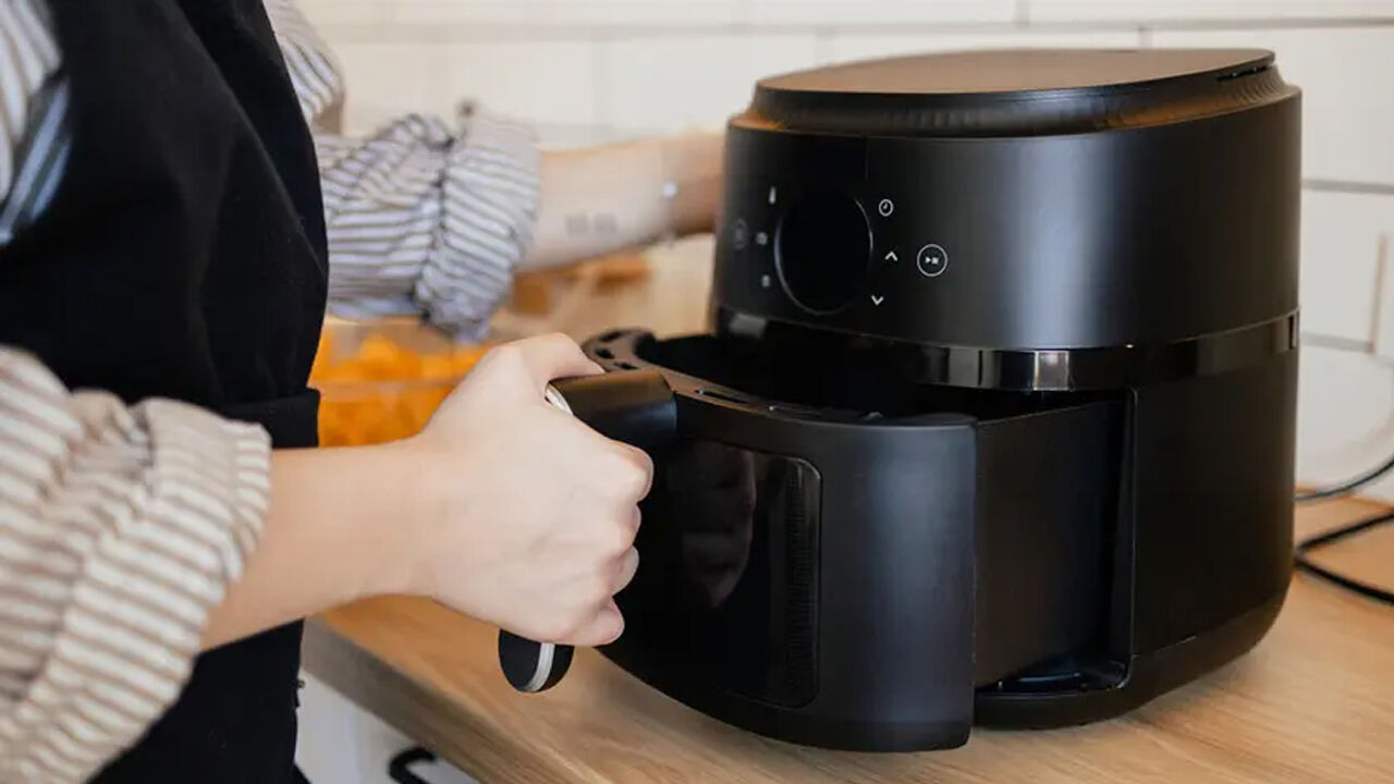 Airfryer kullananlar dikkat! Bu 5 yiyeceği sakın koymayın