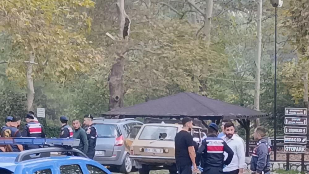 Arkadaşlık teklifini kabul etmediği için genç kadına saldırdı!