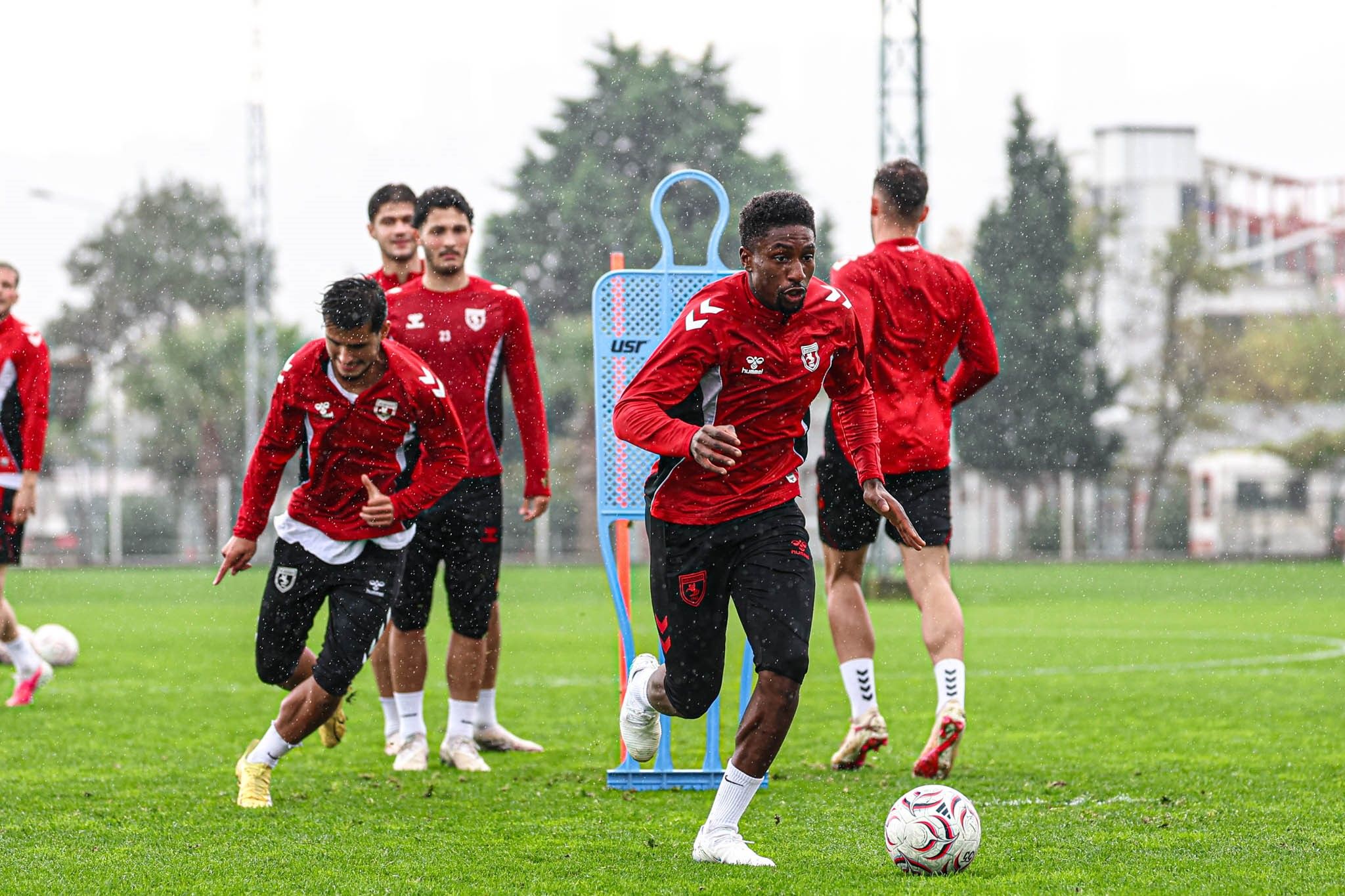 Samsunspor haber: Samsunspor Başakşehir maçı için İstanbul’a hareket etti