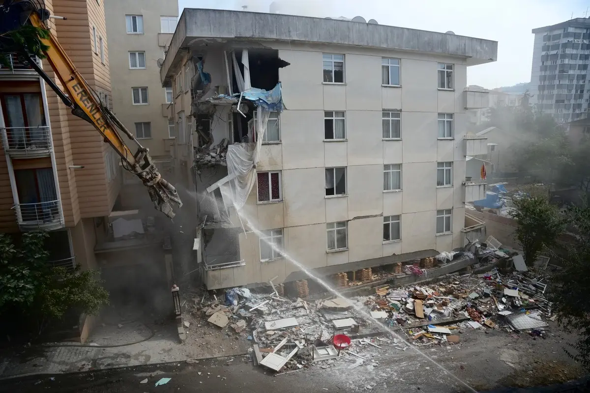 Betonun içinden çıkan detay şaşkına çevirdi