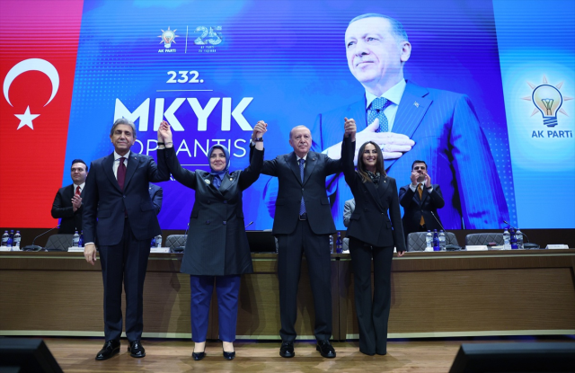 Bir Vekil Daha Ak Parti'ye Katıldı! Rozetini Erdoğan Taktı 3