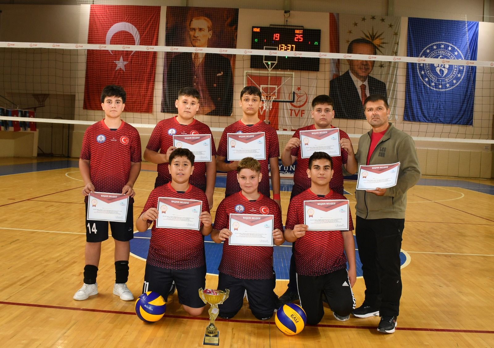 Samsun haber: Çınarlık Ortaokulu şampiyon oldu! Samsun biletini kaptı