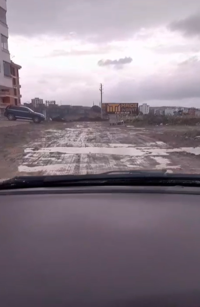 SAMSUN HABER Samsun’da okul yolunda çamur ve çukur çilesi