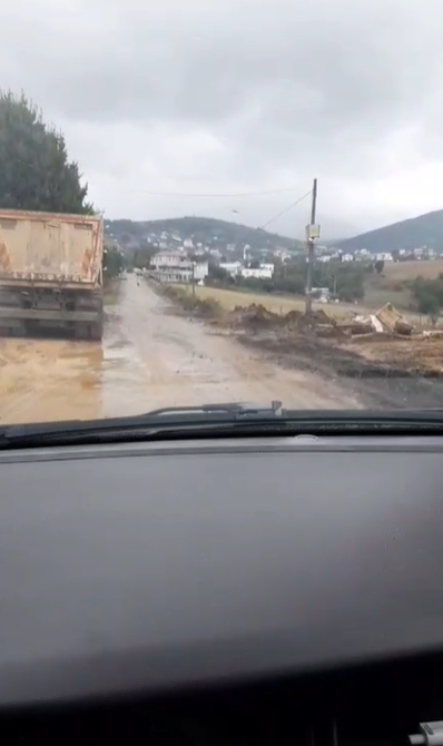 SAMSUN HABER Samsun’da okul yolunda çamur ve çukur çilesi