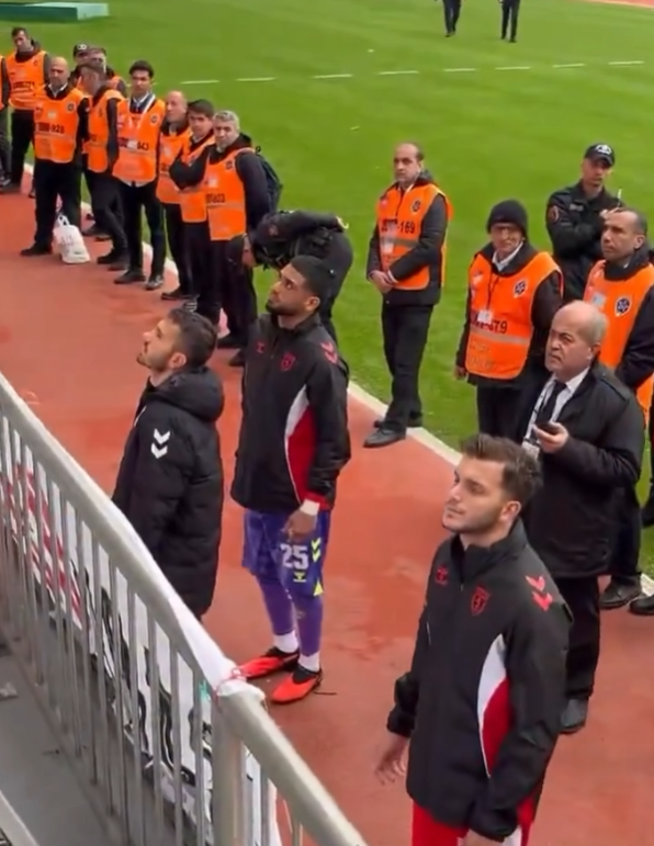 Samsunspor haber: Samsunsporlu futbolcular taraftardan özür diledi