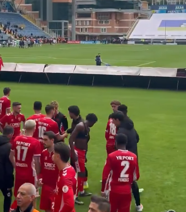 Samsunspor haber: Samsunsporlu futbolcular taraftardan özür diledi