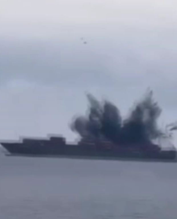 Karadeniz'de 3 dronla vurulan gemide büyük tehlike! 