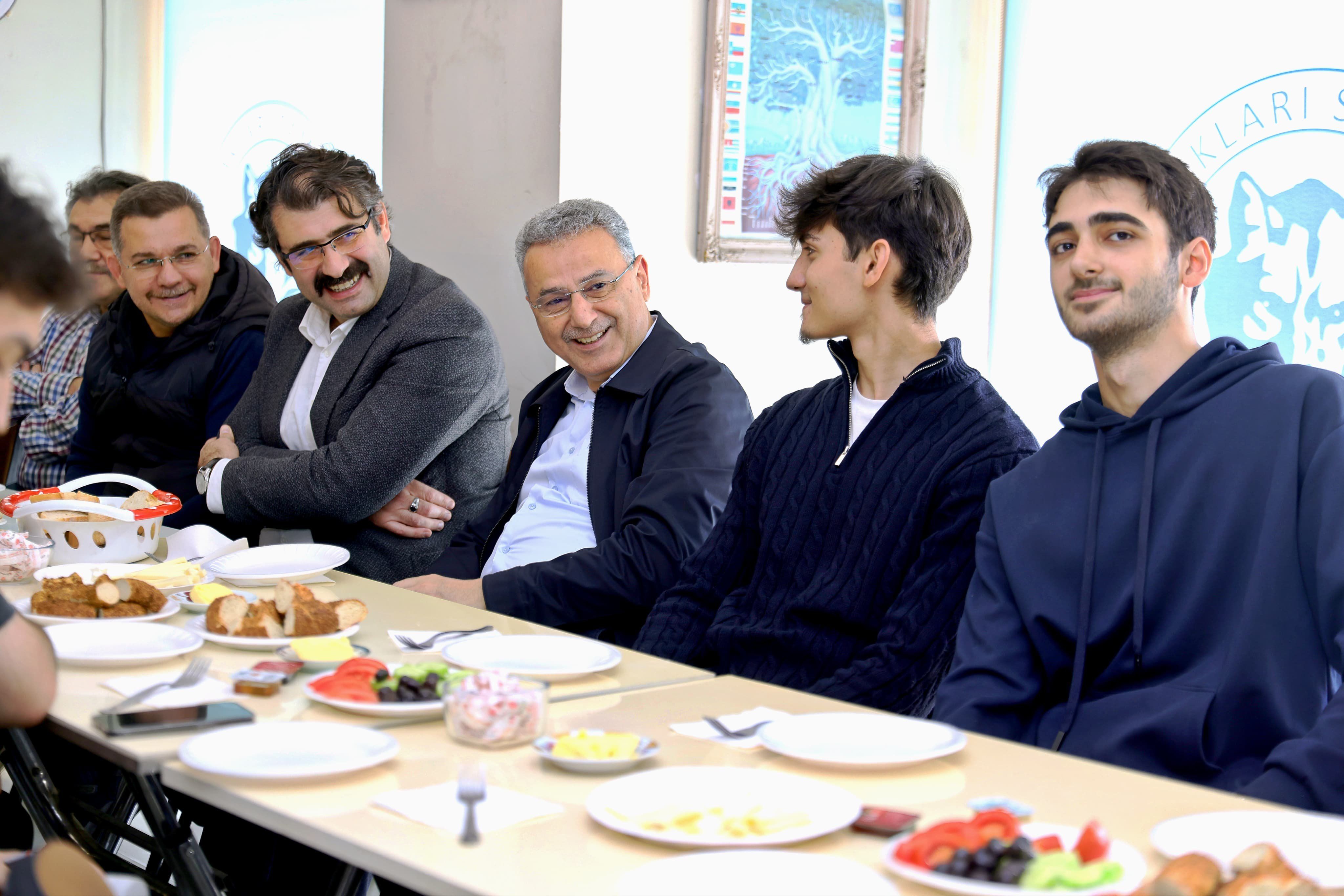 Samsun haber: İlkadım Belediye Başkanı İhsan Kurnaz: “Gençlerimiz geleceğimizin köprüsü”