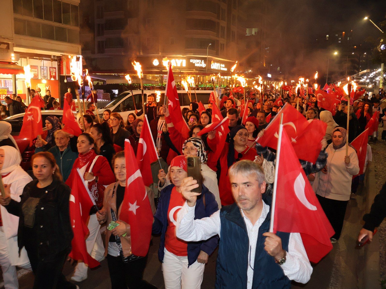 Samsun haber: İlkadım'da Cumhuriyet coşkusu! Fener alayı geceyi aydınlattı