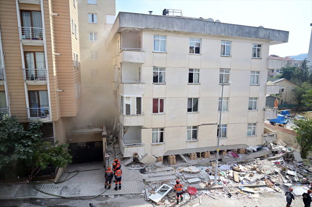 İstanbul'da çöken bina için hesap vakti! Gözaltılar ard arda geldi