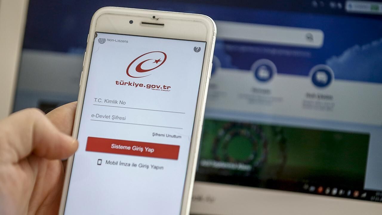 İstanbul'daki bina çökünce milyonlar e-Devlet'e akın etti!