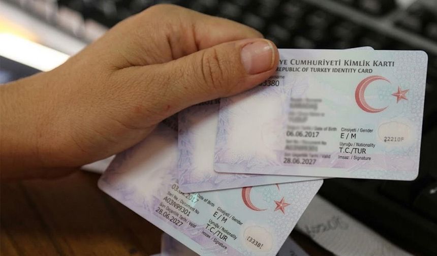 Kimliklerde büyük değişim! İlk olarak memurlar kullanacak