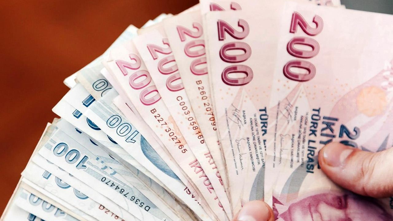 Tahminleri tutan isim asgari ücret için rakam verdi!