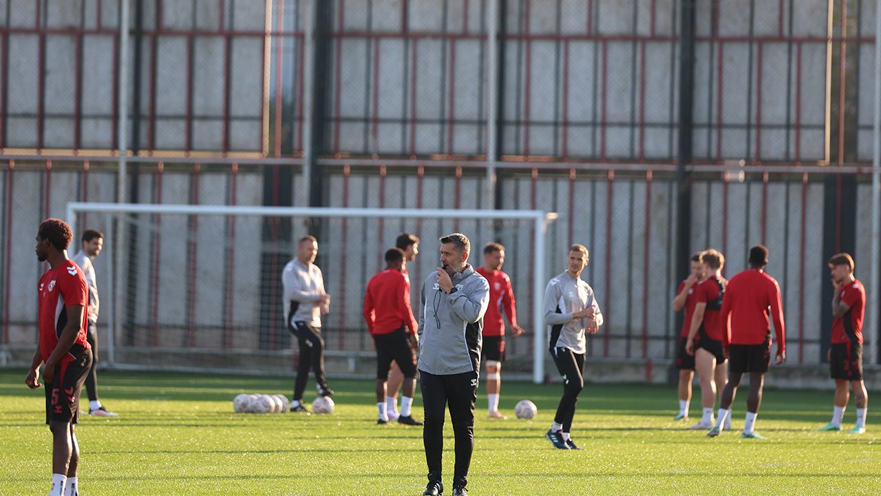 samsunspor haber: PFDK’dan Samsunspor’a ceza, Nenad Bjelica’ya yasak kararı!