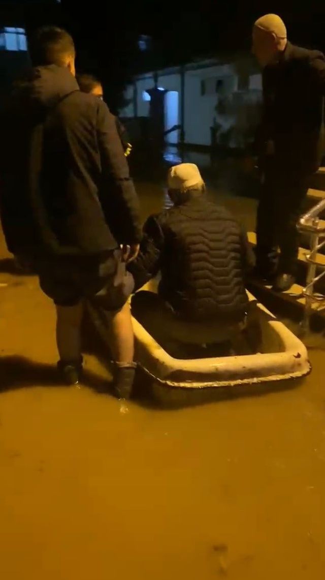 Sakarya Akyazi Da Selde Camide Mahsur Kalan I 2 20335566 O