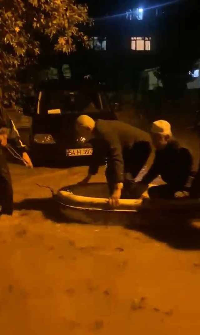 Sakarya Akyazi Da Selde Camide Mahsur Kalan I 20335566 O