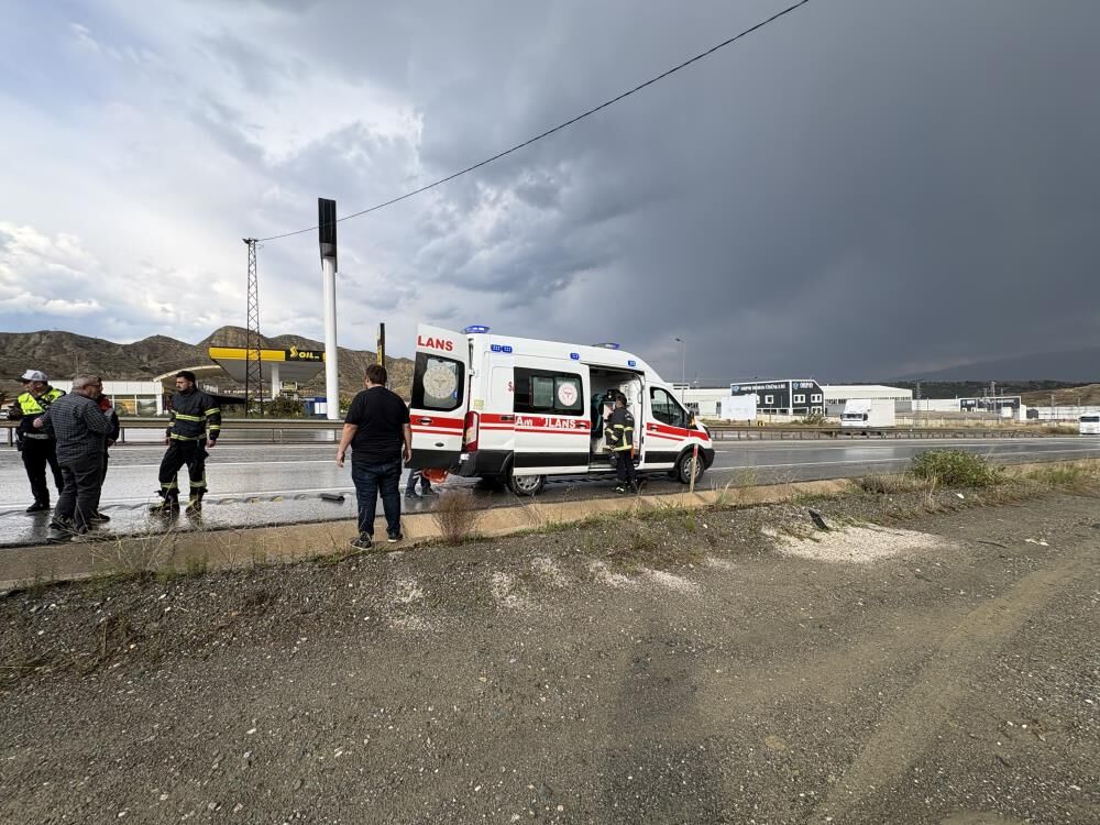 Samsun Haber: Samsun yolunda kamyon devrildi, ekipler seferber oldu