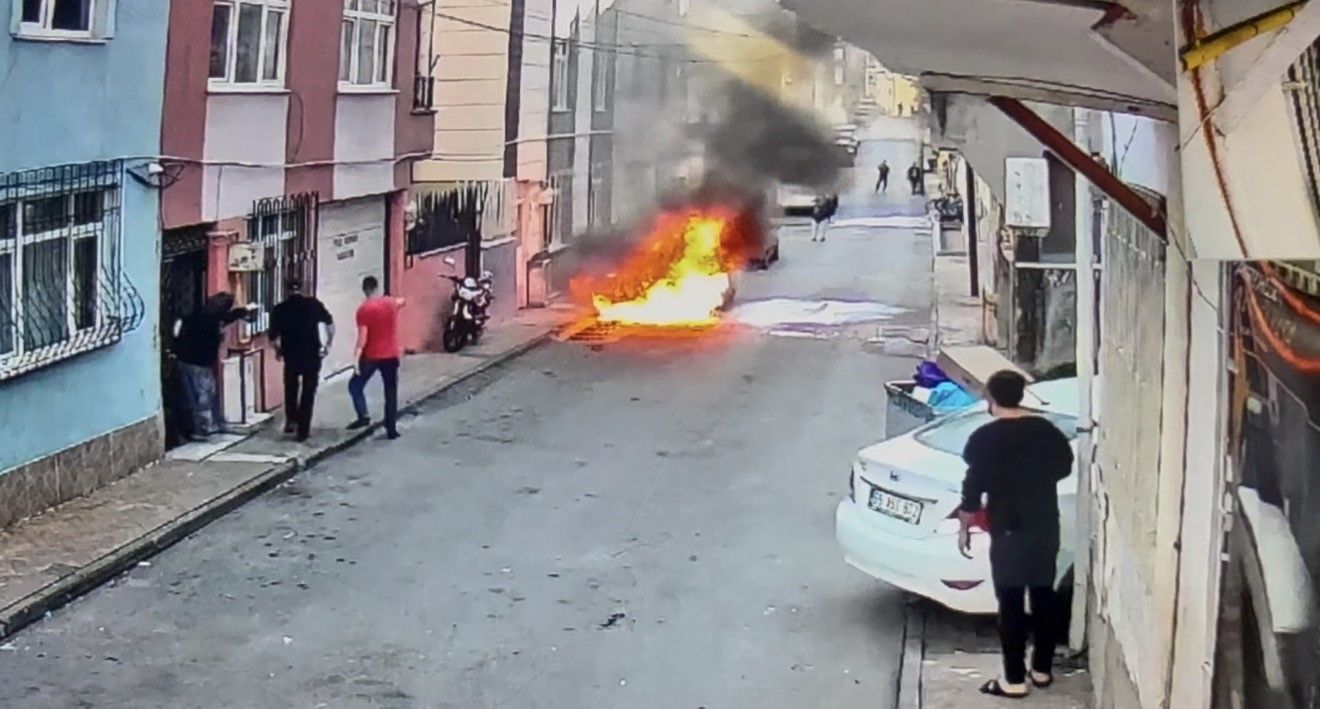 Samsun haber: Samsun’da elektrikli otomobil alev alev yandı! O anlar kamerada
