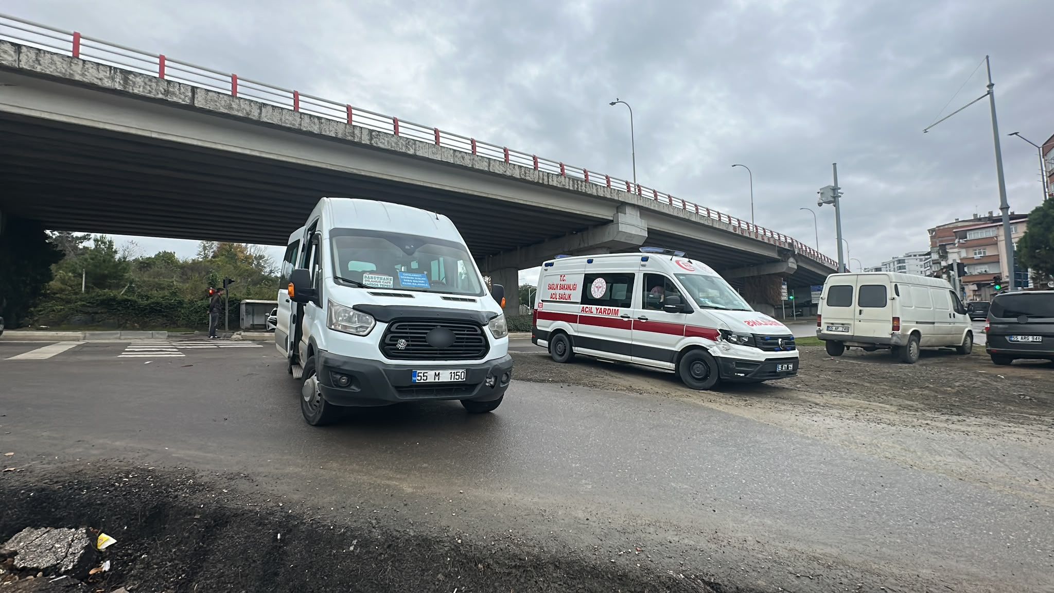 Samsun haber: Samsun’da faciadan dönüldü! Ambulans ve minibüs çarpıştı