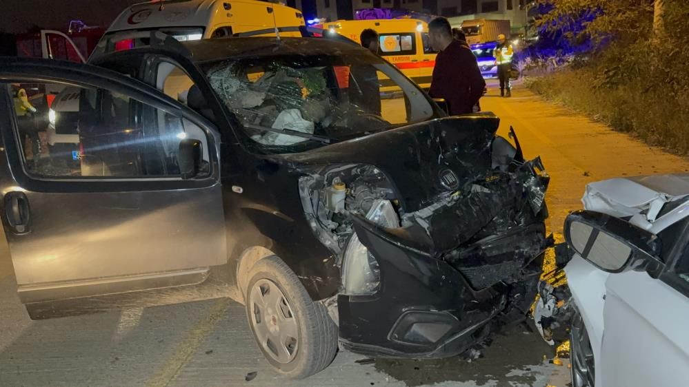 Samsun Haber: Samsun'da gece saatlerinde iki araç birbirine girdi! 5 yaralı