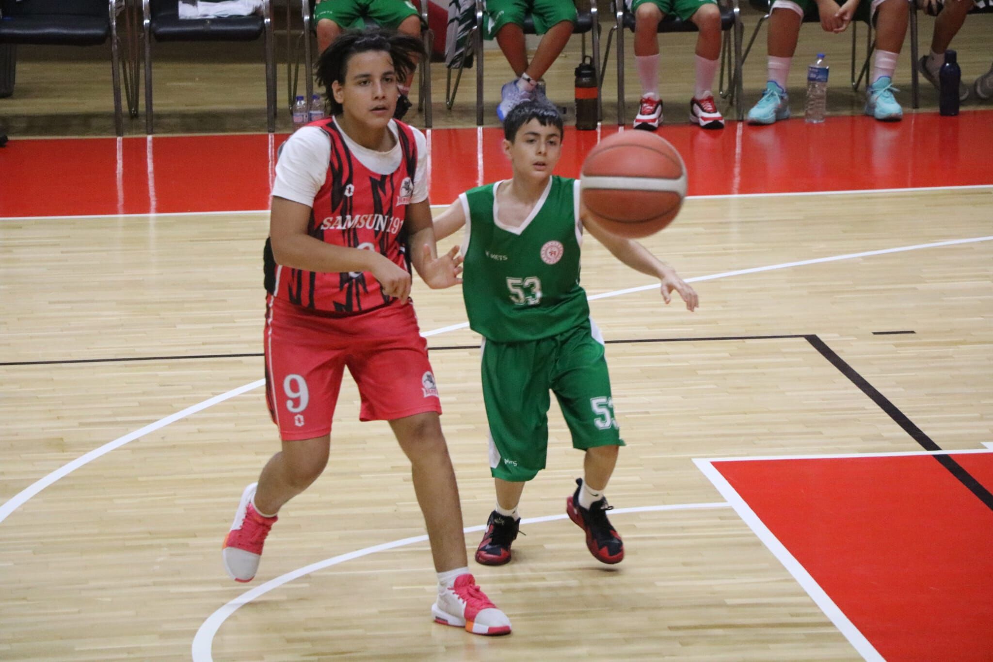 Samsun Haber: Samsun’da genç basketbolcular parkede!