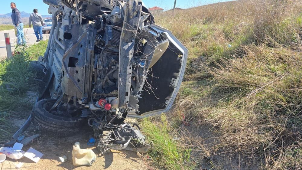 Samsun Haber. Samsun’da hafif ticari araç şarampole devrildi! 1 yaralı