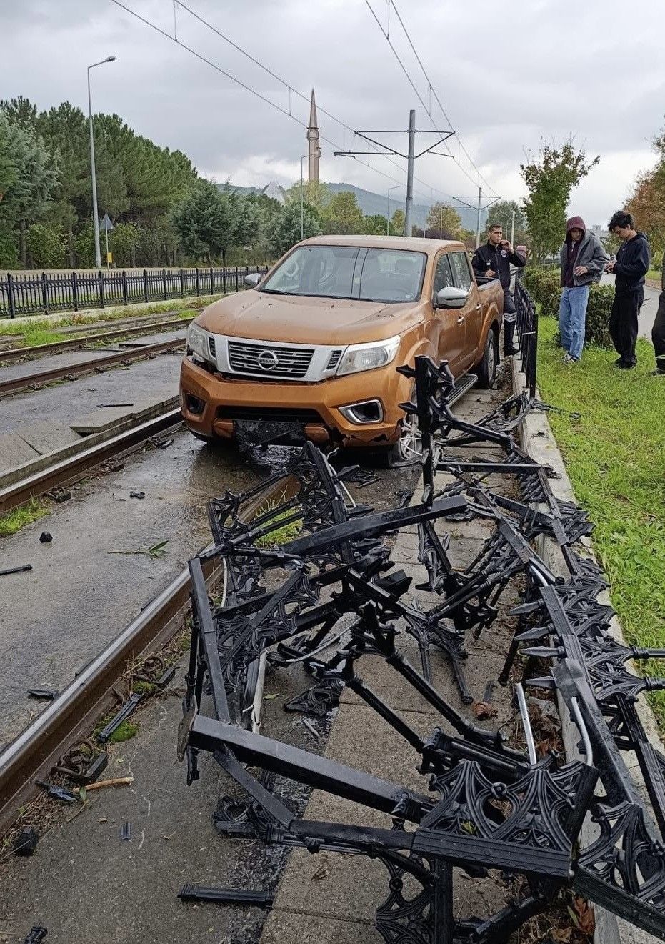Samsun haber: Samsun’da pikap tramvay yoluna girdi! Seferler aksadı