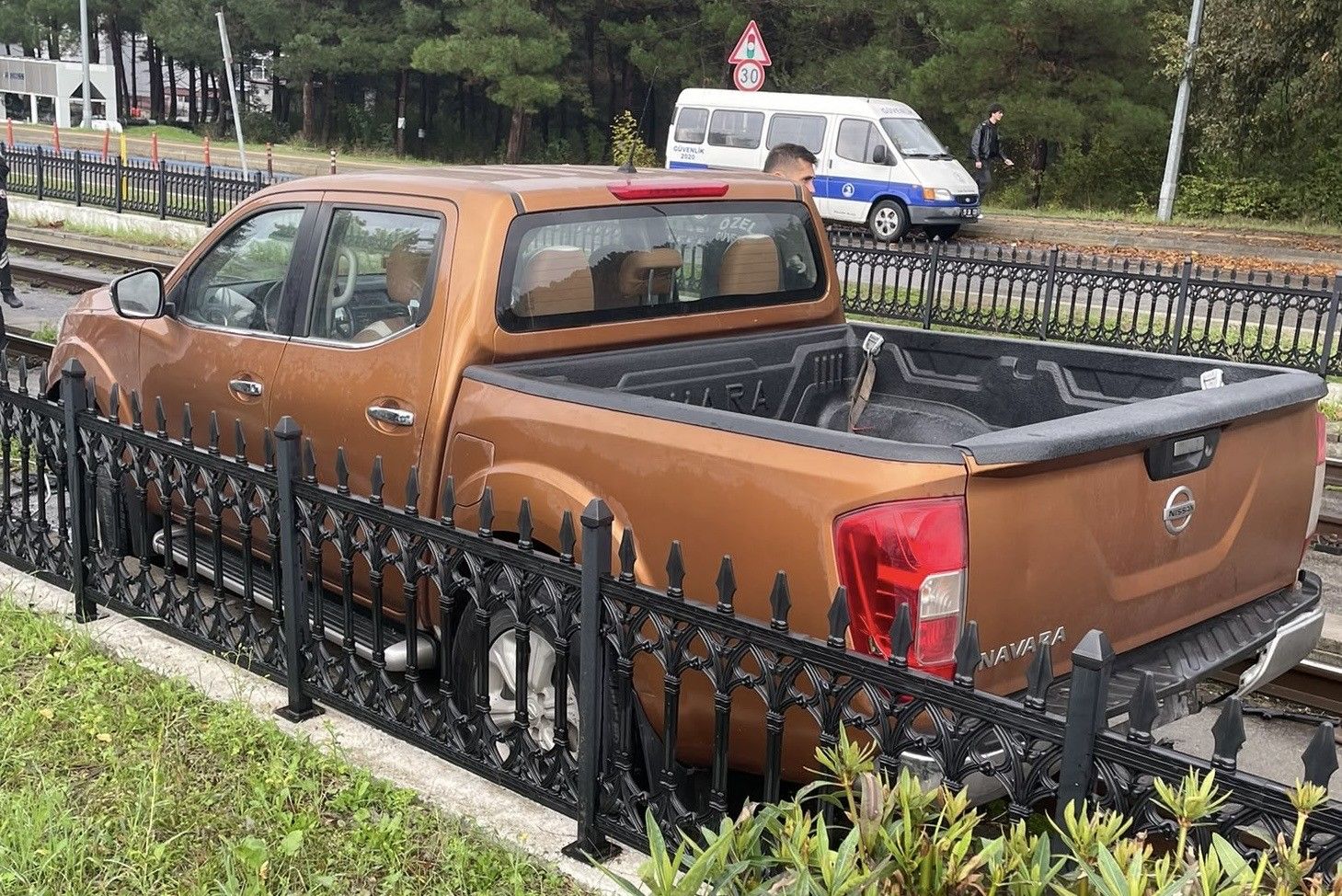 Samsun haber: Samsun’da pikap tramvay yoluna girdi! Seferler aksadı