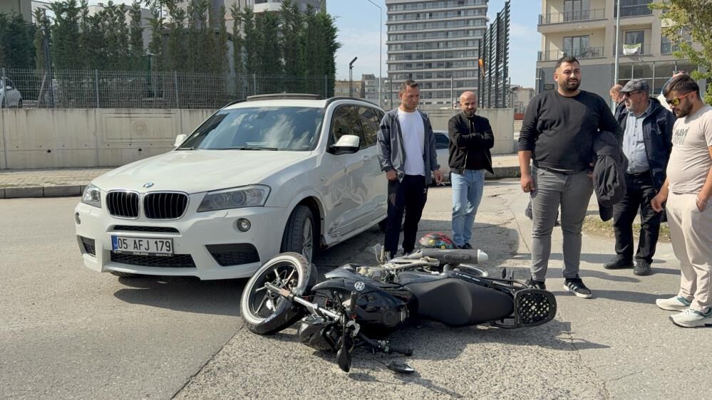 SSamsun Haber: amsun’da motosiklet otomobile çarptı! 17 yaşındaki sürücü hastanelik oldu