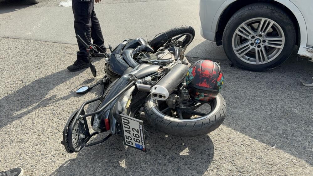 Samsun Haber: Samsun’da motosiklet otomobile çarptı! 17 yaşındaki sürücü hastanelik oldu