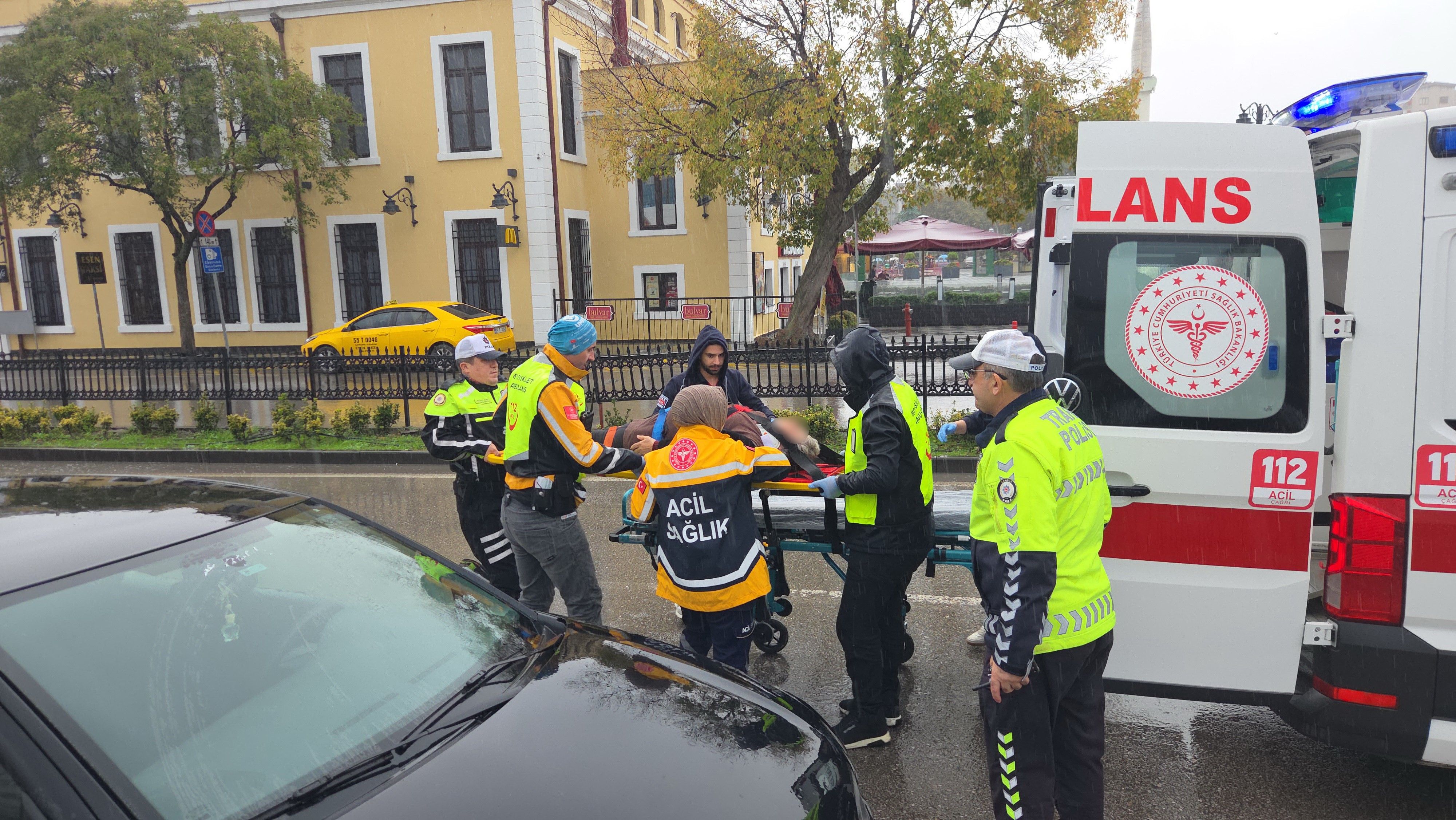 Samsun haber: Samsun’da polisin yaralı kadına yardımı yürekleri ısıttı