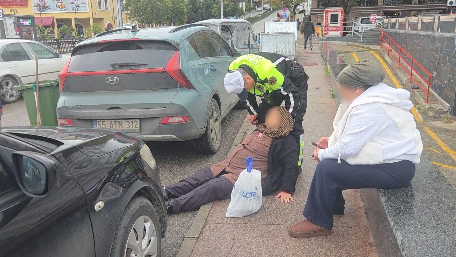 Samsun haber: Samsun’da polisin yaralı kadına yardımı yürekleri ısıttı