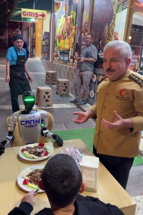 Samsun haber: Samsun'un robotu CANİKMAN Amasya sokaklarında şov yaptı!