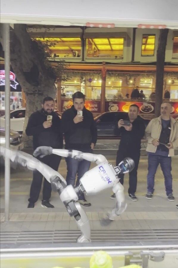Samsun haber: Samsun'un robotu CANİKMAN Amasya sokaklarında şov yaptı!