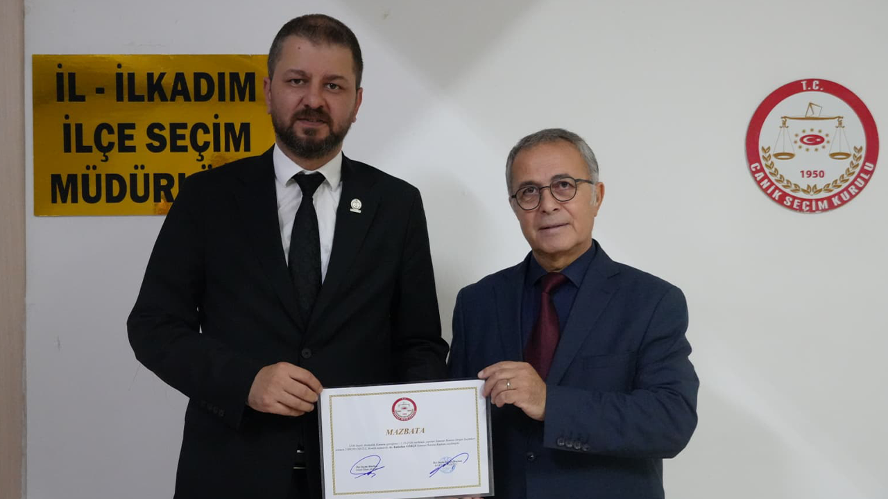 Samsun'un yeni Baro Başkanı Kutluhan Gökçe mazbatasını aldı