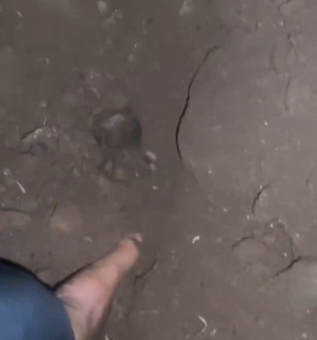 Topraktan gelen sesleri duydu, kazınca şoke oldu