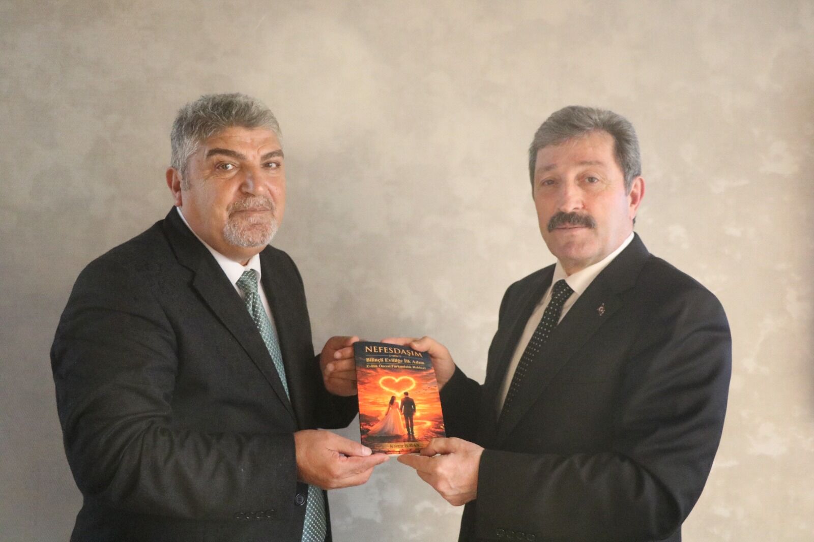 Kazım İlhan’dan Vali Orhan Tavlı’ya anlamlı hediye