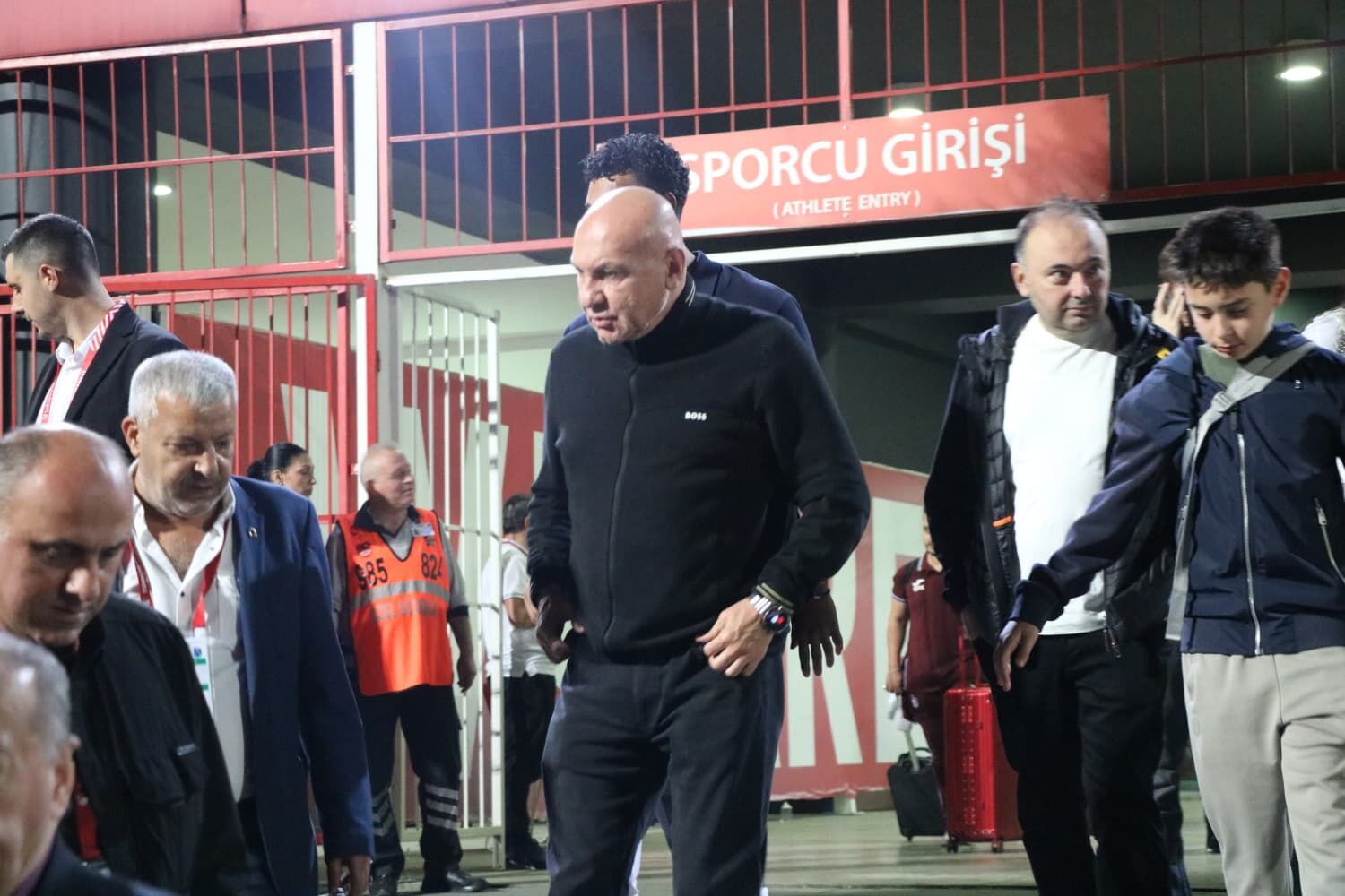 Samsunspor Başkanı Yüksel Yıldırım stadyumdan ayrıldı