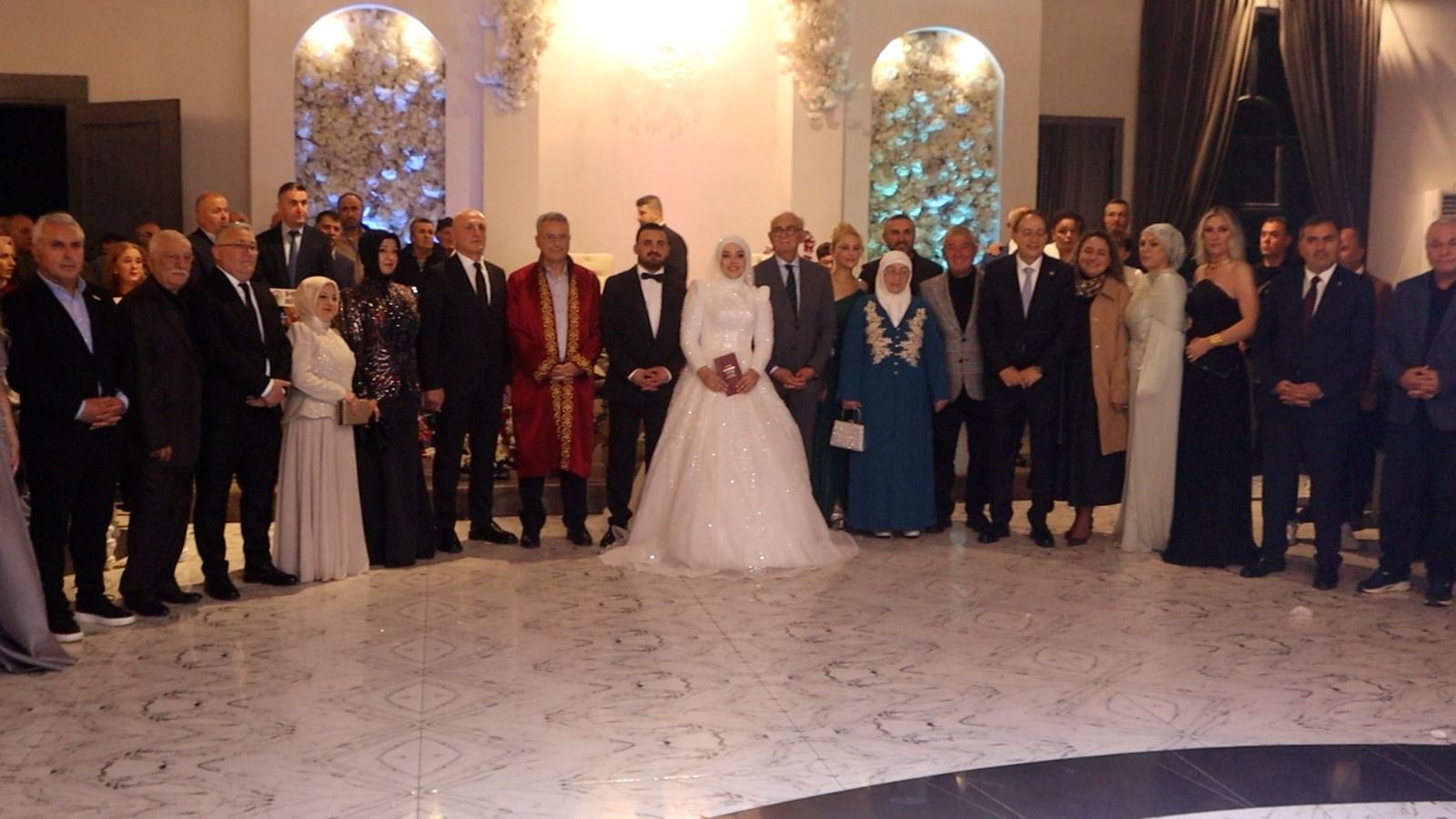 Samsun'da rüya gibi bir düğün Ece ve Gencay dünyaevine girdi