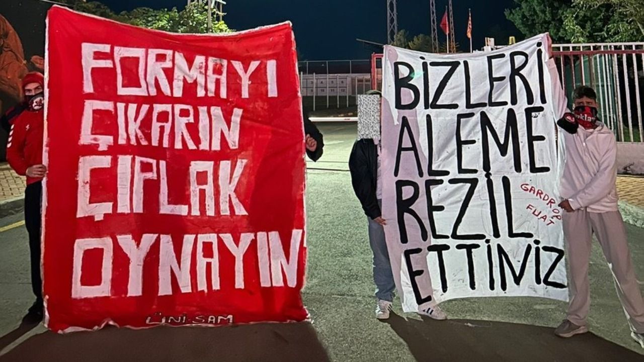 samsunspor haberSamsunspor taraftarından pankartlı tepki!