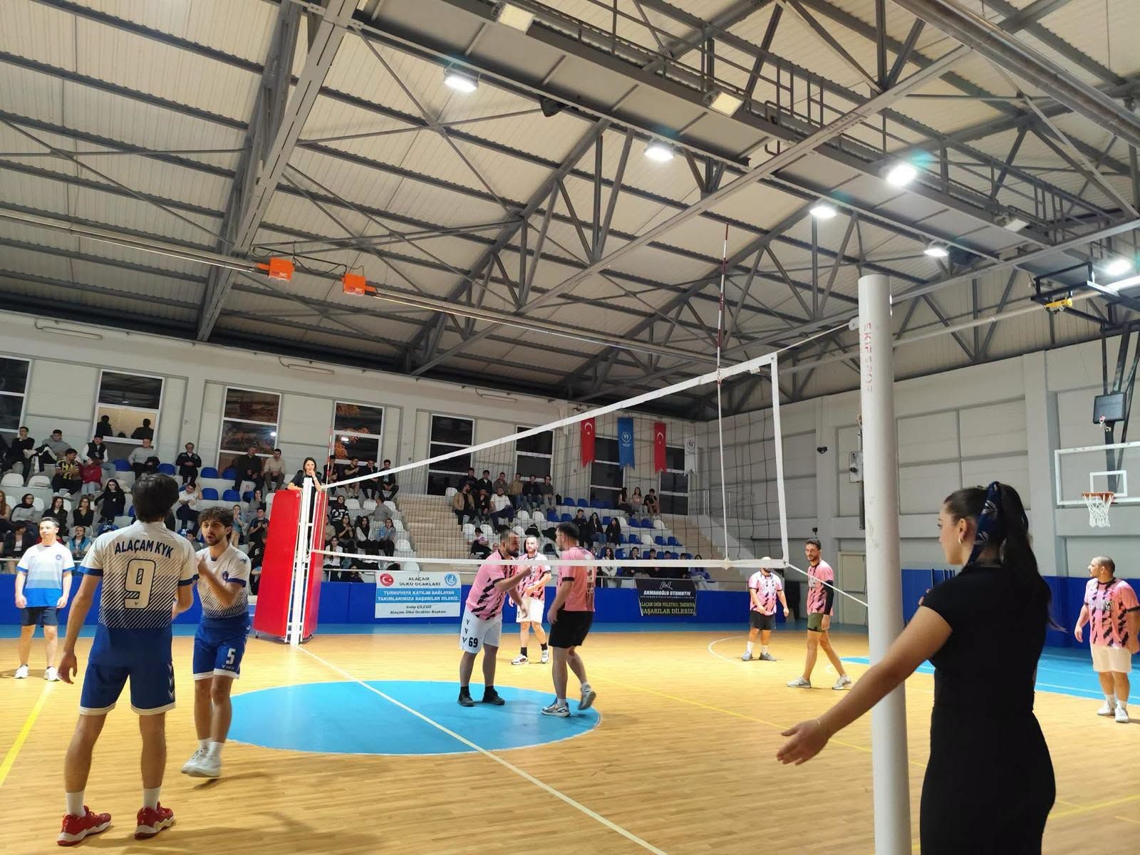 Alaçam’da Cumhuriyet coşkusu voleybol turnuvasıyla yaşanıyor
