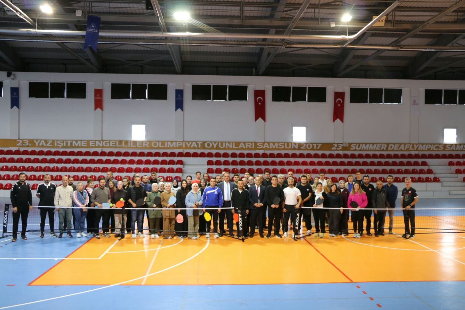 Samsun’da kamu çalışanları raket başına geçti!