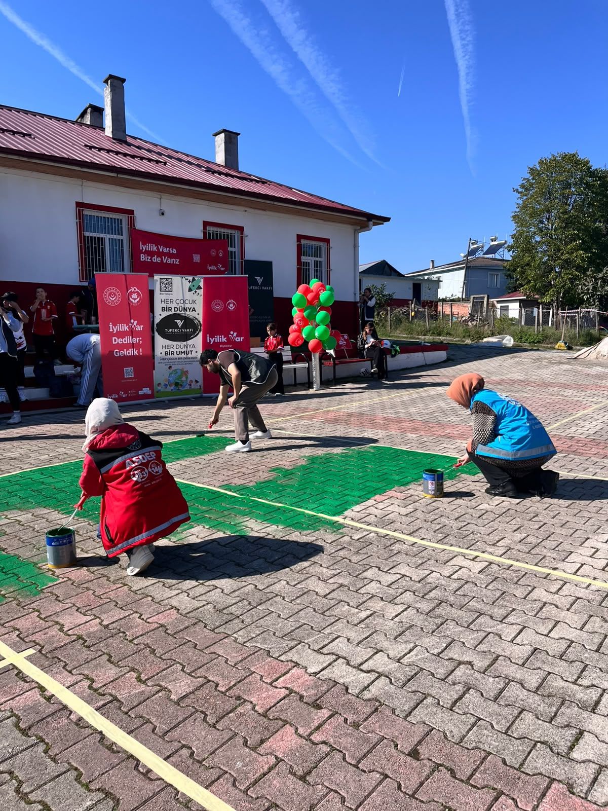 Samsun'da Tüfekci Vakfı öncülüğünde çocuklara spor alanı