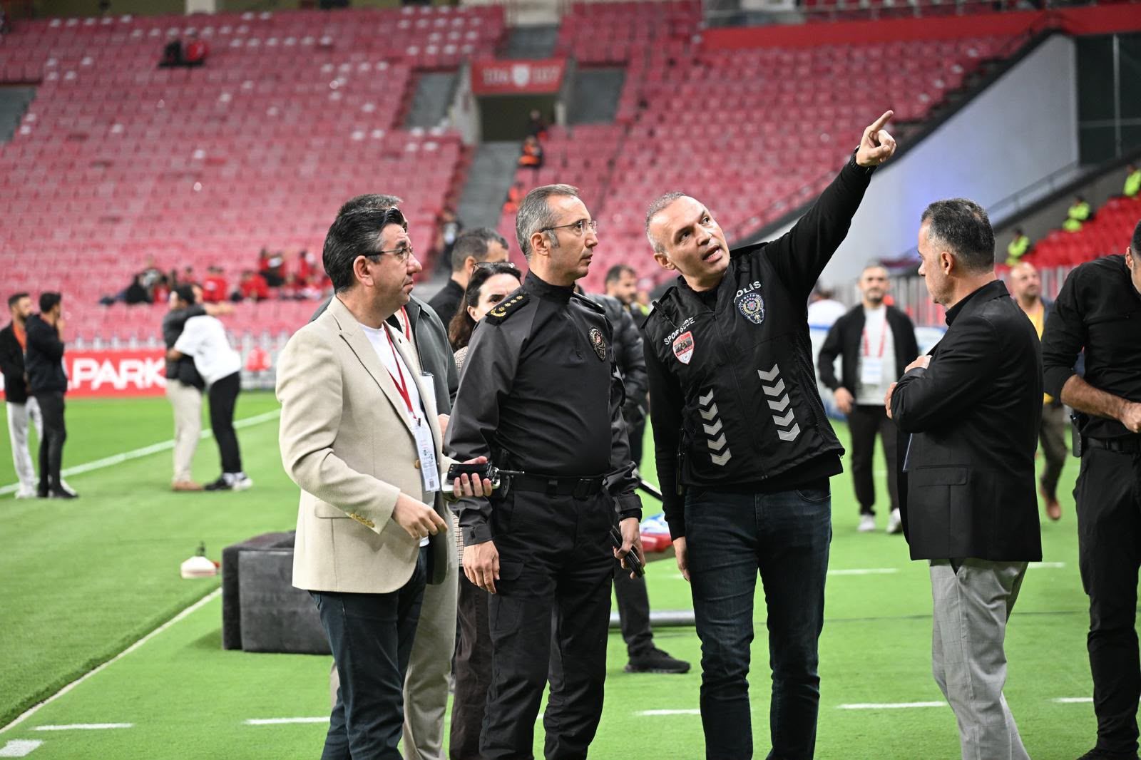 Samsun İl Emniyet Müdürü Faruk Aydın, maç öncesi tedbirleri inceledi